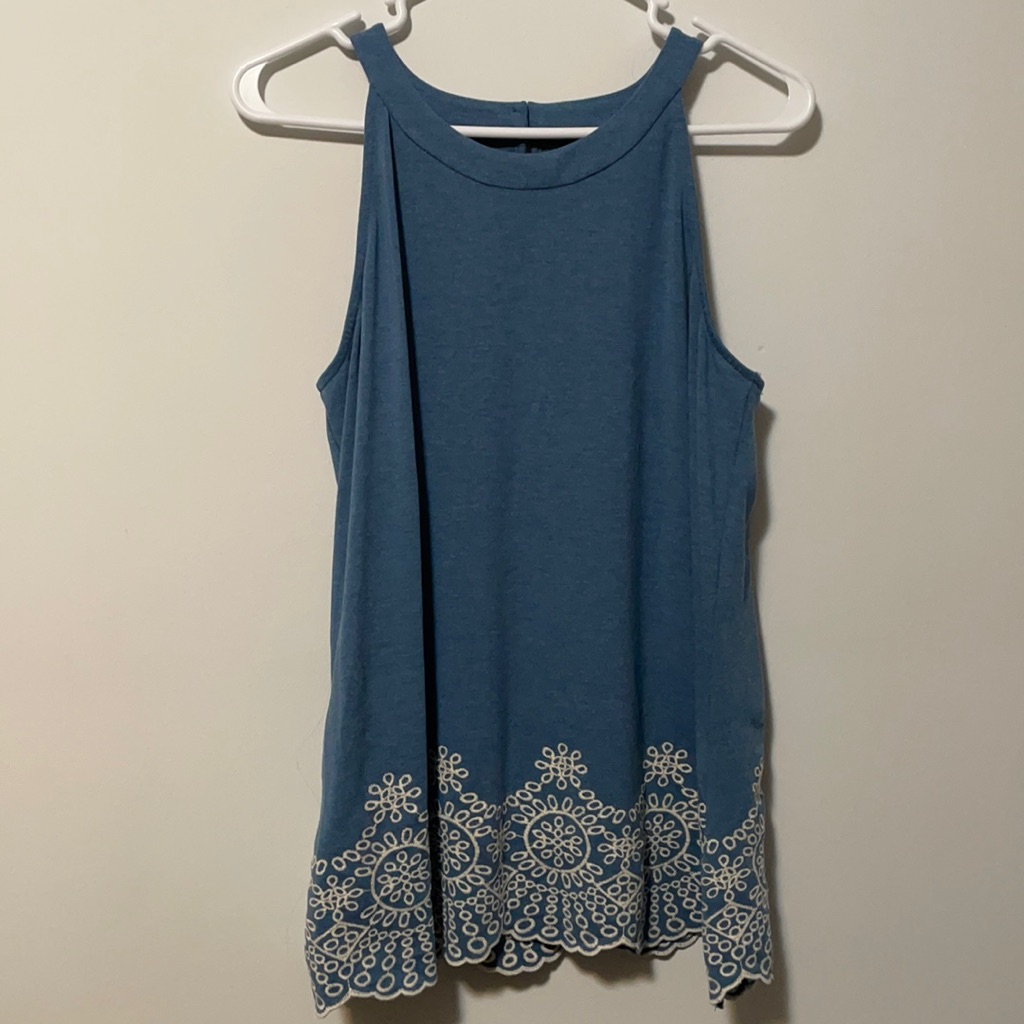 Nwt Adrianna Papell Sleeveless Blouse Embroidered Hem Size Medium